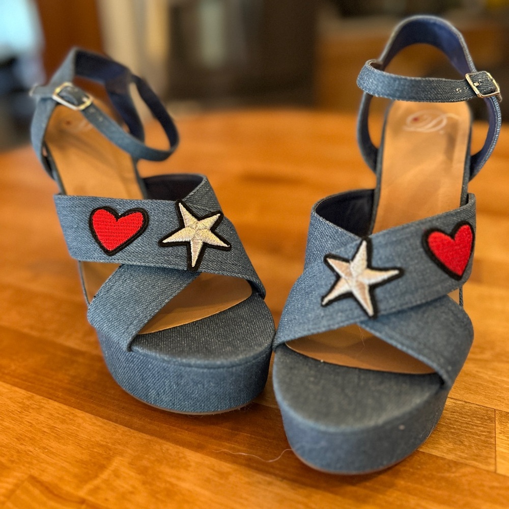 Calling all retro fans! Darling 70s look.